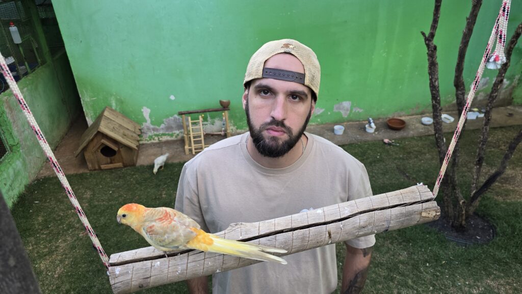 Virax lança videoclipe de “Gaiola Aberta”