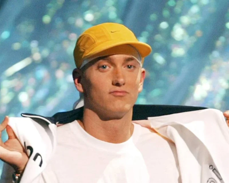Eminem faz história com 800 semanas de “Curtain Call” Eminem faz história com 800 semanas de “Curtain Call”